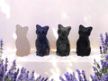 Mini sculpture de chat en cristal : Totem de poche en forme de chat - Quartz rose, Sodalite, Obsidienne, Larvikite