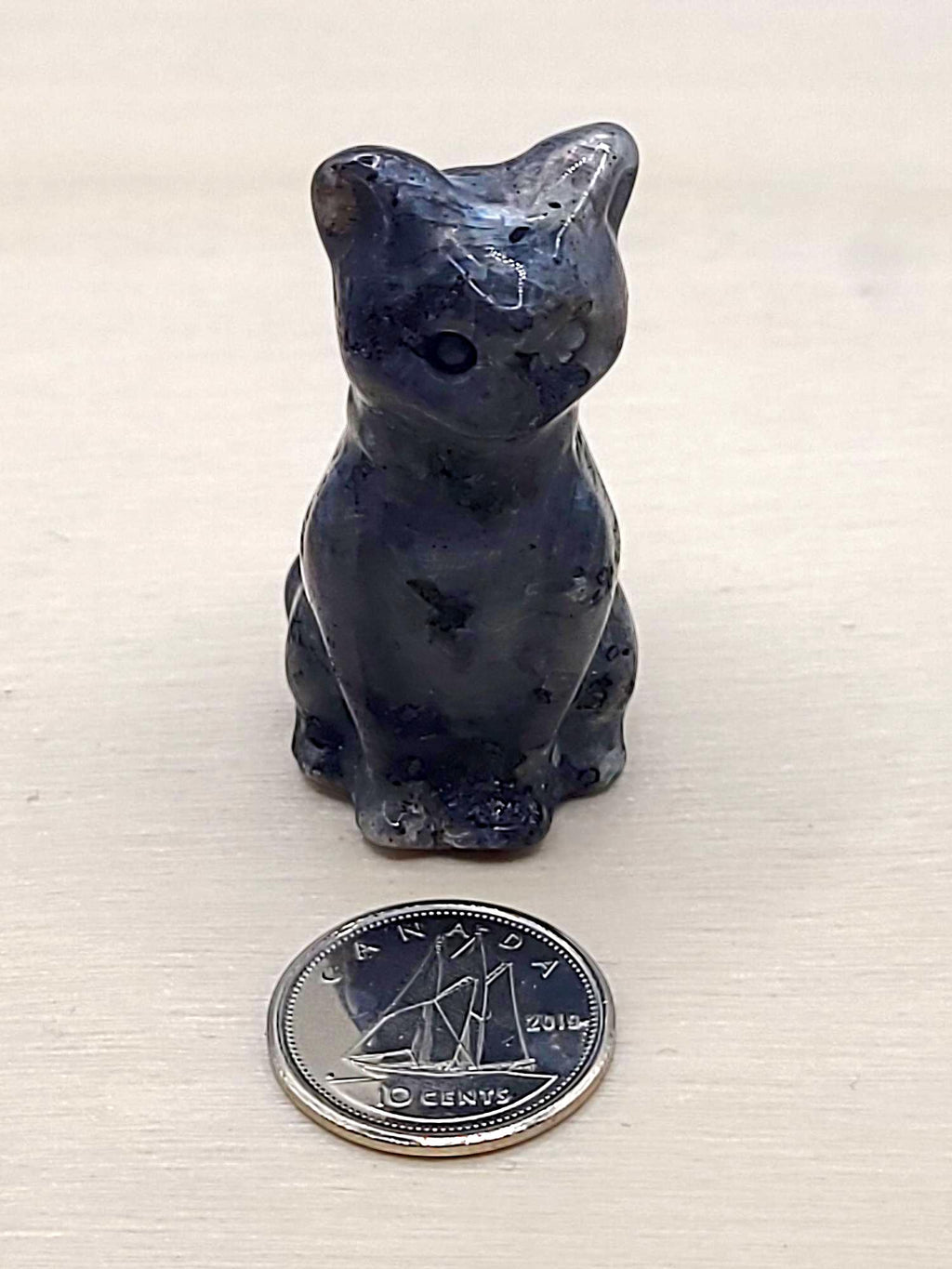 Mini sculpture de chat en cristal : Totem de poche en forme de chat - Quartz rose, Sodalite, Obsidienne, Larvikite
