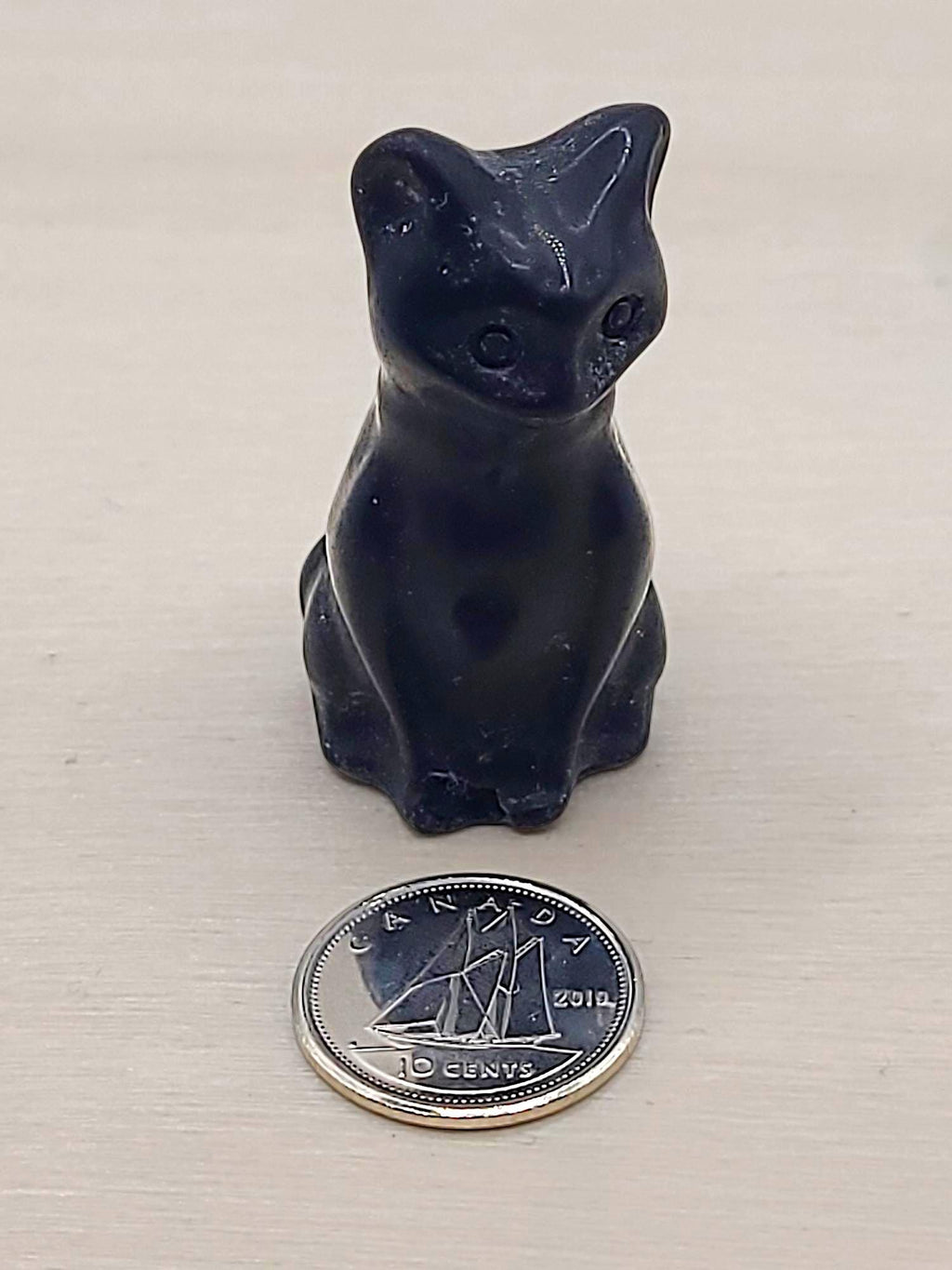 Mini sculpture de chat en cristal : Totem de poche en forme de chat - Quartz rose, Sodalite, Obsidienne, Larvikite