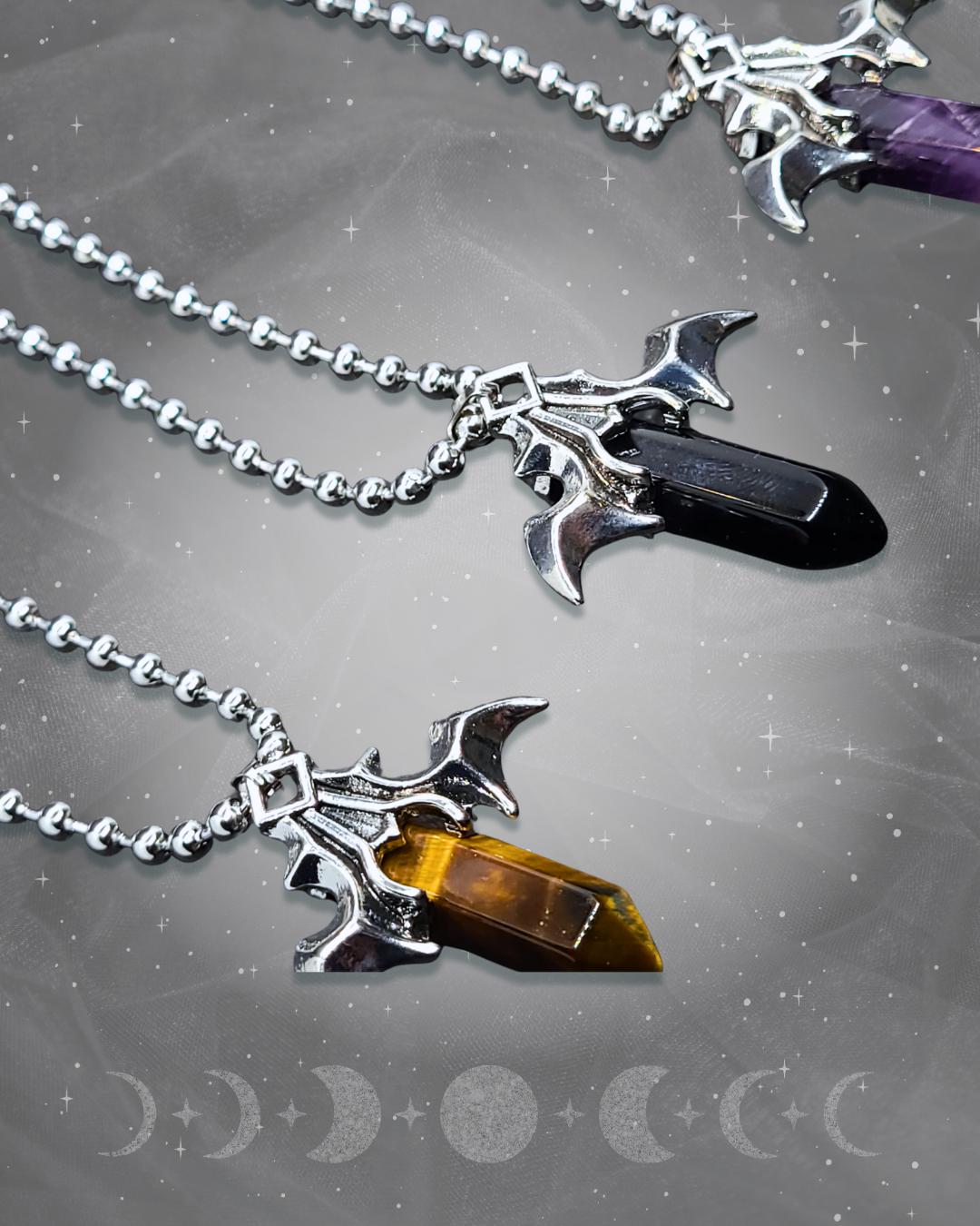 Collier Épée Chauve-Souris Gothique en Cristal : Chaîne à Billes en Acier Inoxydable
