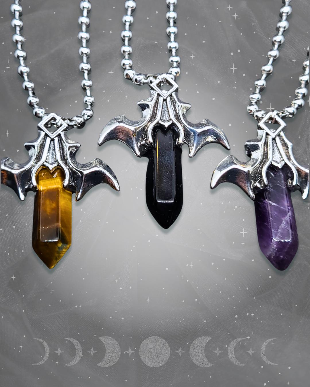 Collier Épée Chauve-Souris Gothique en Cristal : Chaîne à Billes en Acier Inoxydable