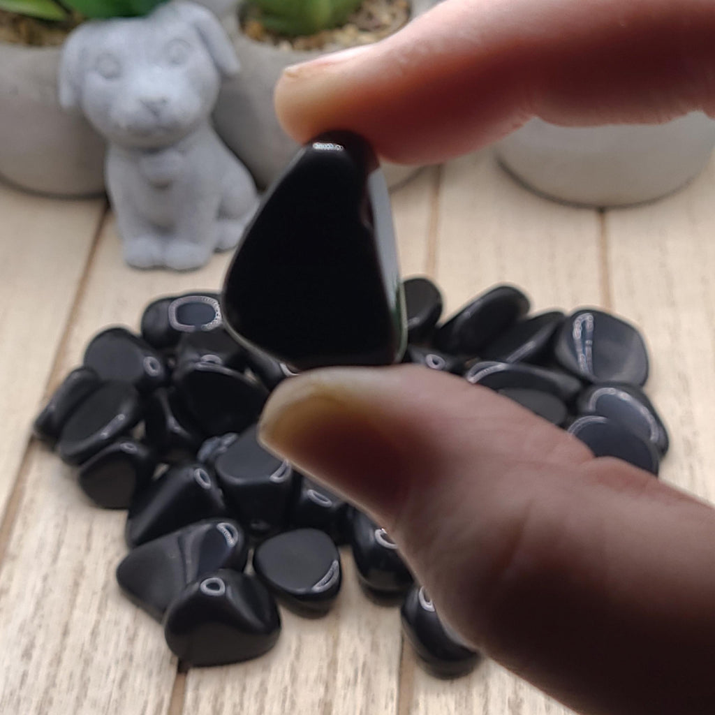 Pierres roulées d'obsidienne noire