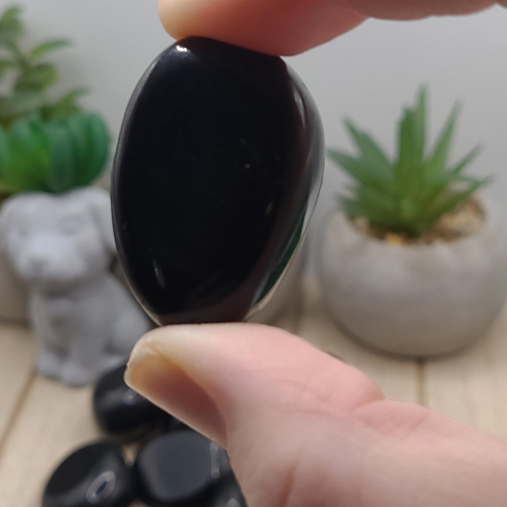 Pierres roulées d'obsidienne noire