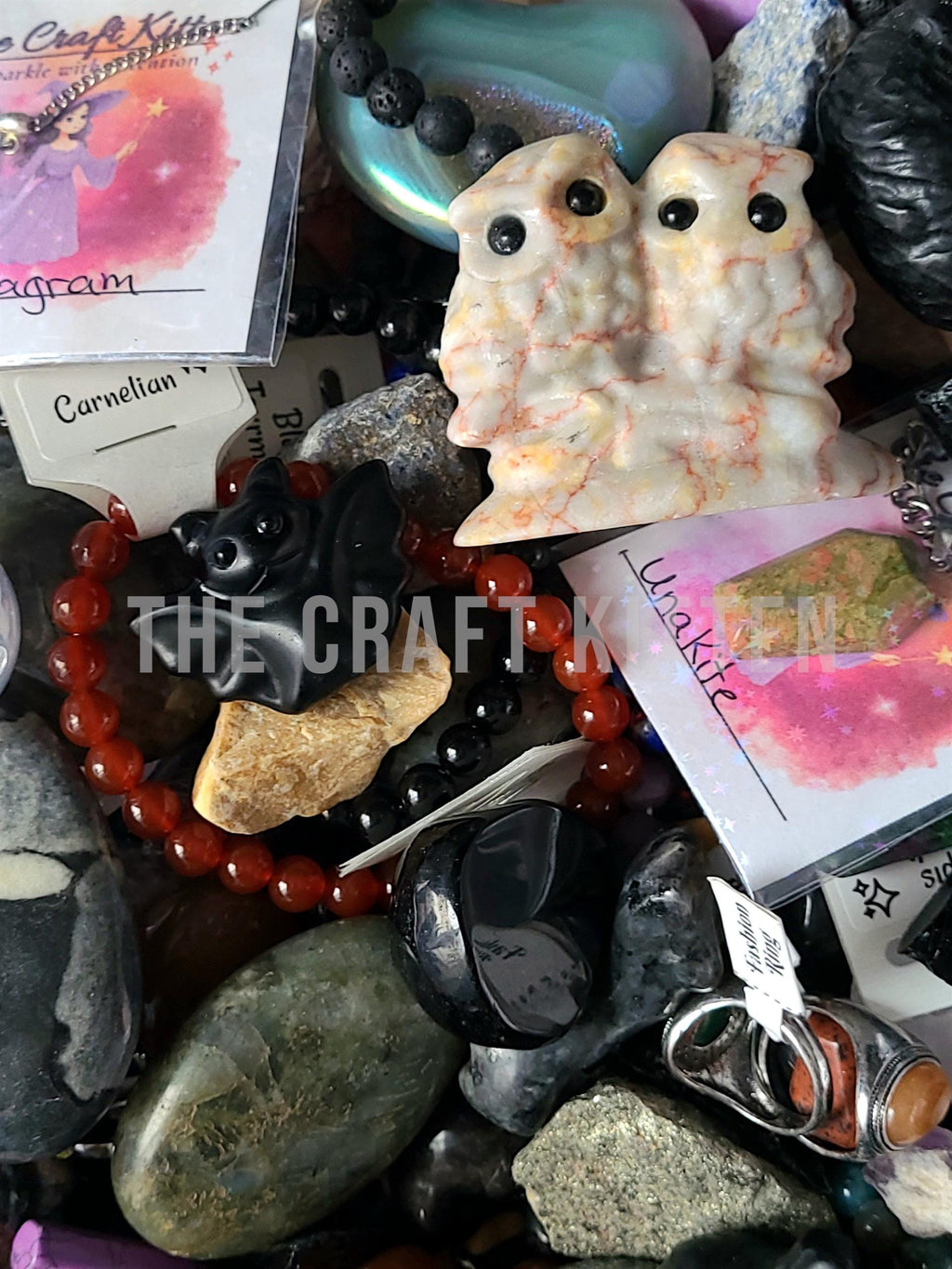 Confettis de sorcière en cristal : Chaudron, Citrouille ou Sac mystère. Cristaux et bijoux mystères.