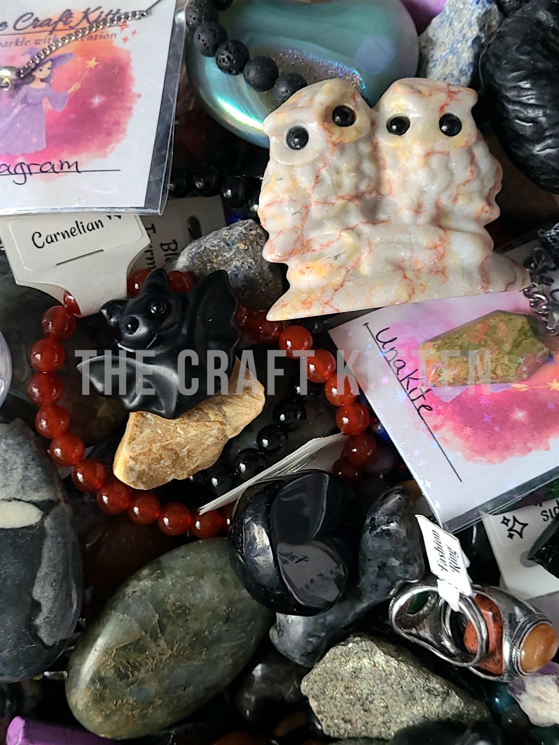 Confettis de sorcière en cristal : Chaudron, Citrouille ou Sac mystère. Cristaux et bijoux mystères.