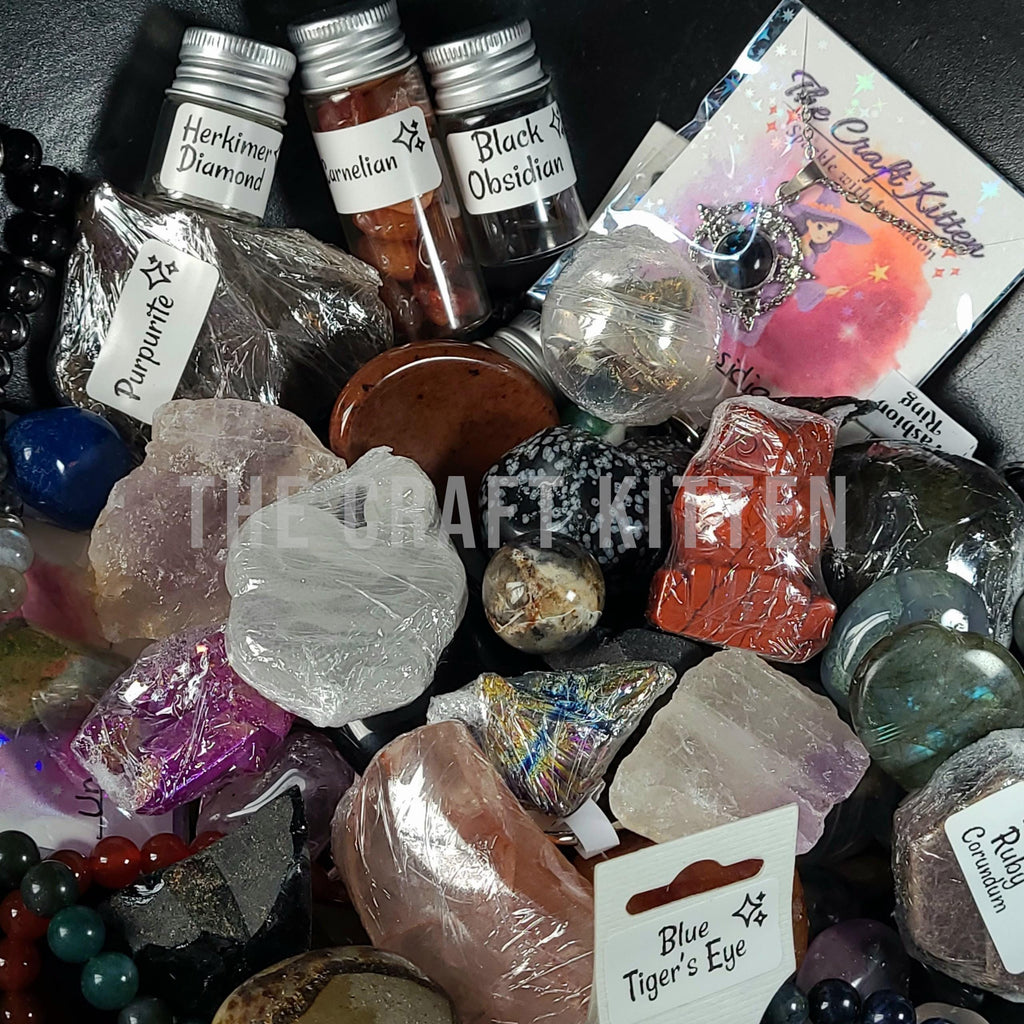 Confettis de sorcière en cristal : Chaudron, Citrouille ou Sac mystère. Cristaux et bijoux mystères.