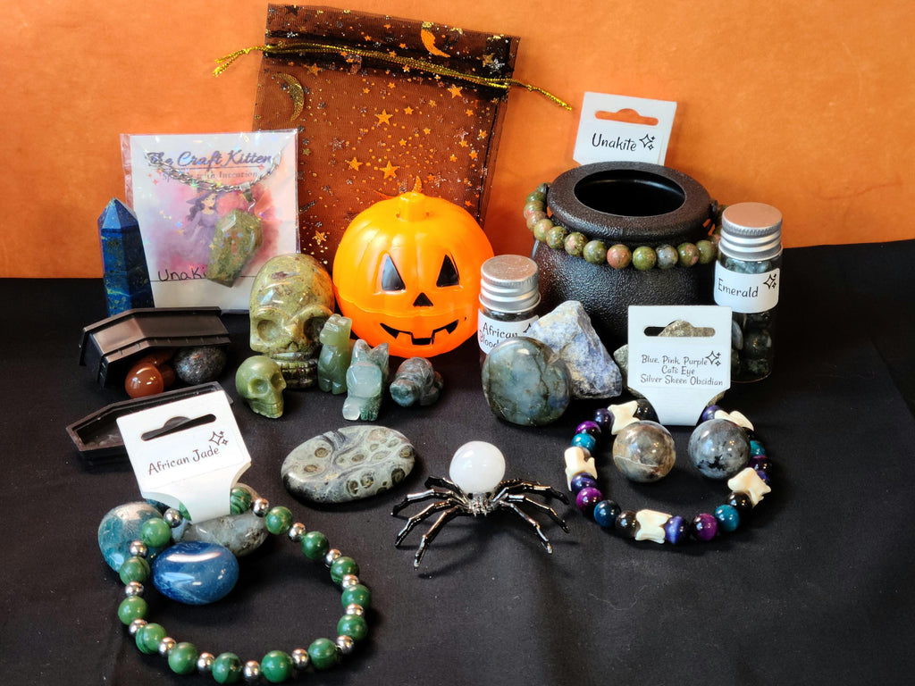 Confettis de sorcière en cristal : Chaudron, Citrouille ou Sac mystère. Cristaux et bijoux mystères.