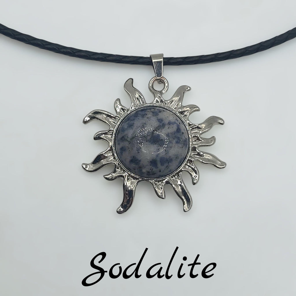 Collier Soleil Cristal sur Cordon Tressé en Simili Cuir, Bijou Pendentif Bohème