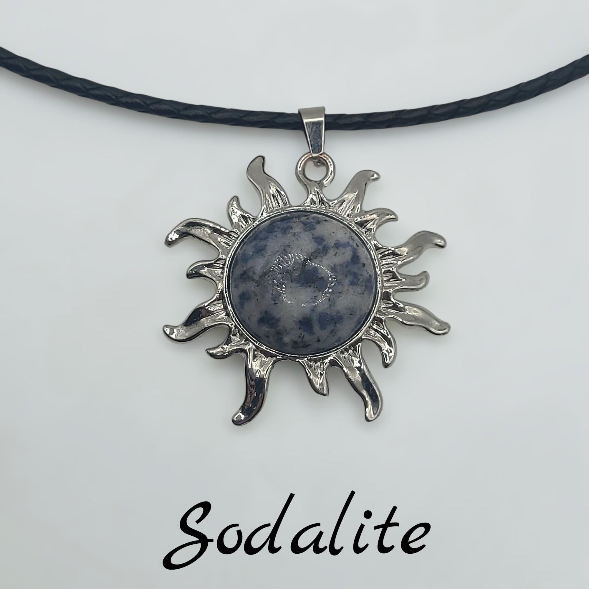 Collier Soleil Cristal sur Cordon Tressé en Simili Cuir, Bijou Pendentif Bohème